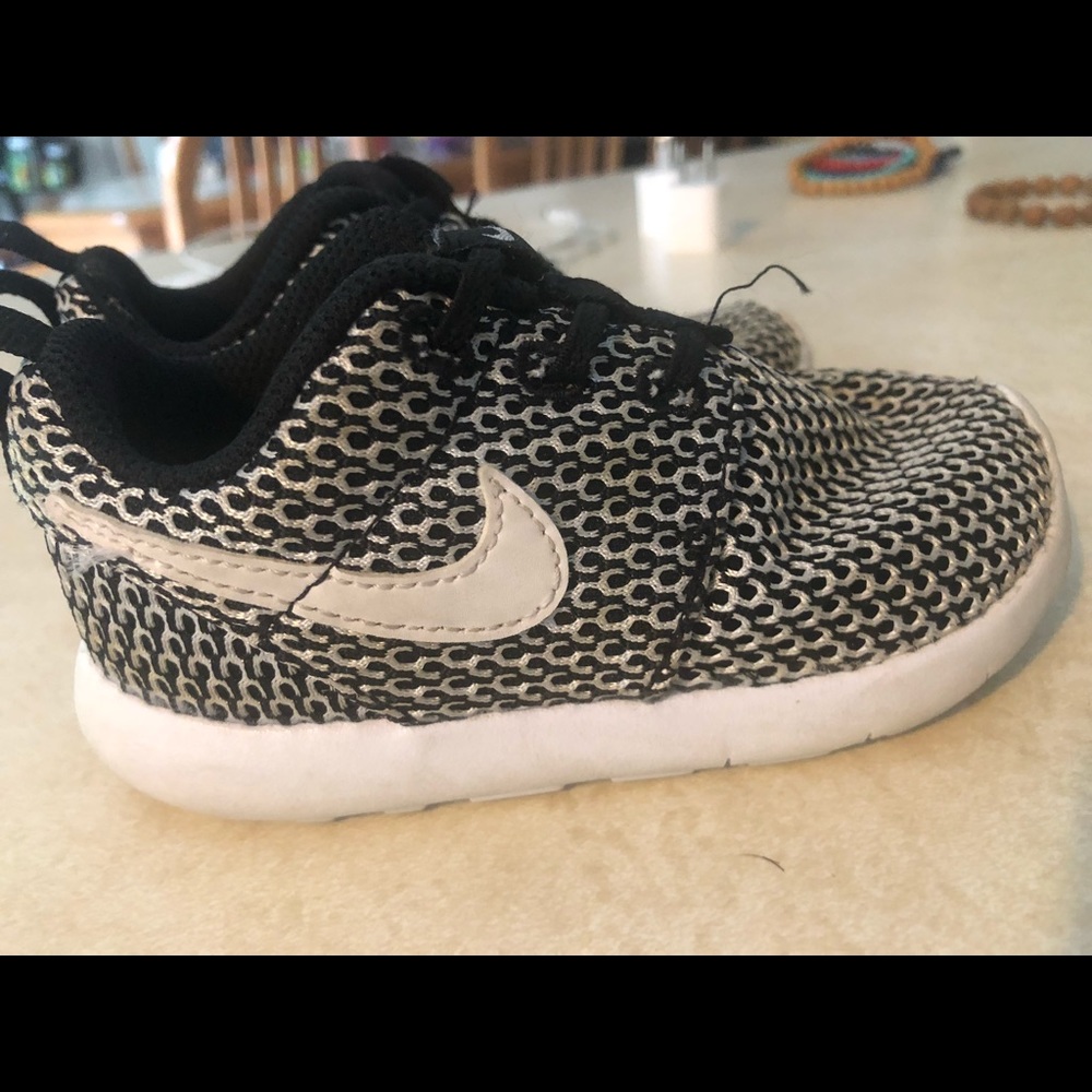 US7 Toddler Girl Nike’s